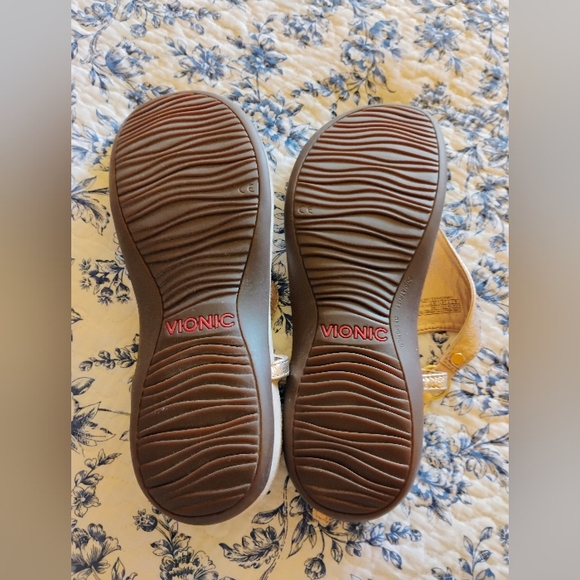 Rose gold Vionic sandals - Picture 5 of 6